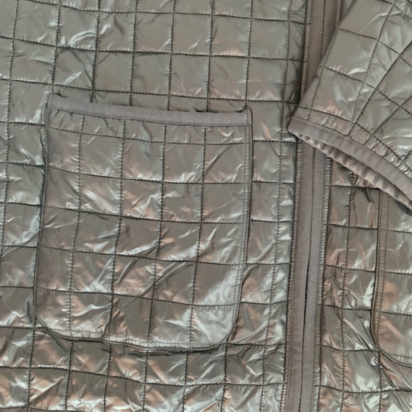 Athleta lightweight puffer jacket - Picture 4 of 7